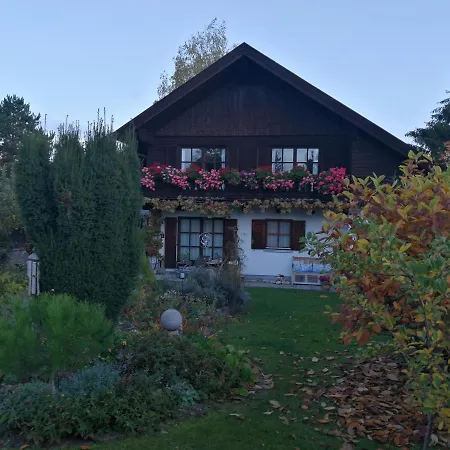 Haus Merlin Am Boeckelsberg Habitación en casa particular Weimar (Thuringia)